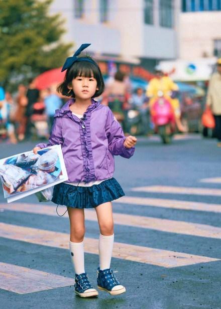 陆毅女儿贝儿长大了!才13岁长相和爸爸似复制,自弹自唱像歌星
