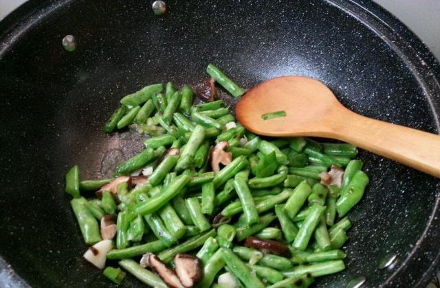 为什么嘴唇会发黑?