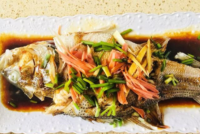 鲈鱼最好吃,最营养的做法,还有蒸的时间控制好,轻松在家做大菜(第一试管网)