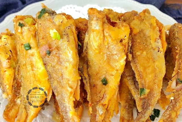 炸鱼时蘸面粉还是裹面糊大厨都不对教你正确做法香酥脆