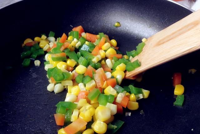 吃剩的云吞皮不要扔，做成这道菜，小孩子抢着吃休闲区蓝鸢梦想 - Www.slyday.coM