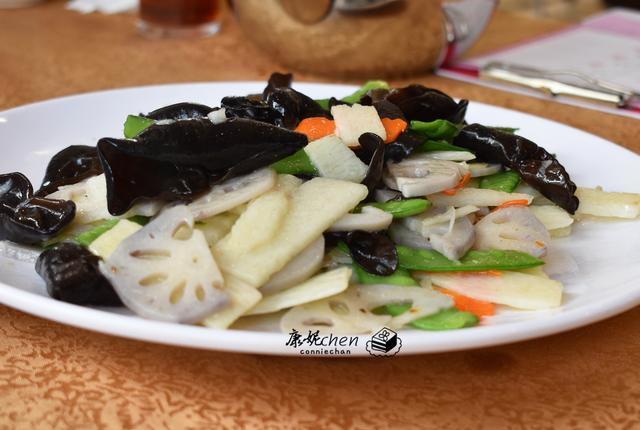 4人4道菜,其中一个非常好吃,138元吃得肚子圆,网友却说太抠了休闲区蓝鸢梦想 - Www.slyday.coM 4人4道菜,其中一个非常好吃,138元吃得肚子圆,网友却说太抠了休闲区蓝鸢梦想 - Www.slyday.coM