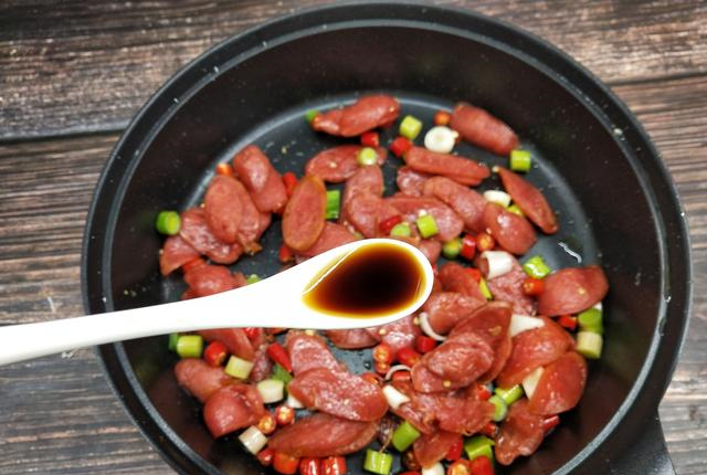 3枚鸡蛋5根肠,做五分钟就能端上桌的快手下饭菜,还不加一粒盐休闲区蓝鸢梦想 - Www.slyday.coM 3枚鸡蛋5根肠,做五分钟就能端上桌的快手下饭菜,还不加一粒盐休闲区蓝鸢梦想 - Www.slyday.coM