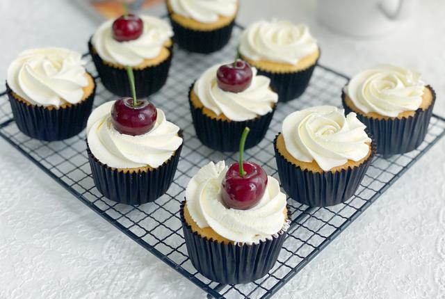 低脂低卡不回缩不开裂酸奶纸杯蛋糕绵软细腻新手零难度