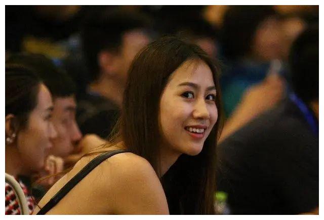 孙悦老当益壮!妻子陈露貌美如花!真得感谢朱芳雨啊