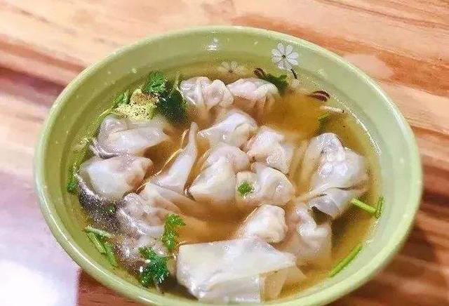 青岛夜市必点美食，鲜香满口，老人孩子都吃光