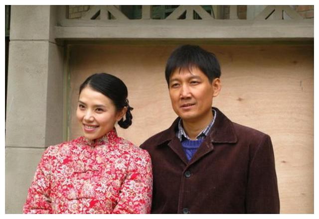 他从主持人改做演员,娶德国妻子恩爱20年,女儿颜值高还是学霸|李崇霄