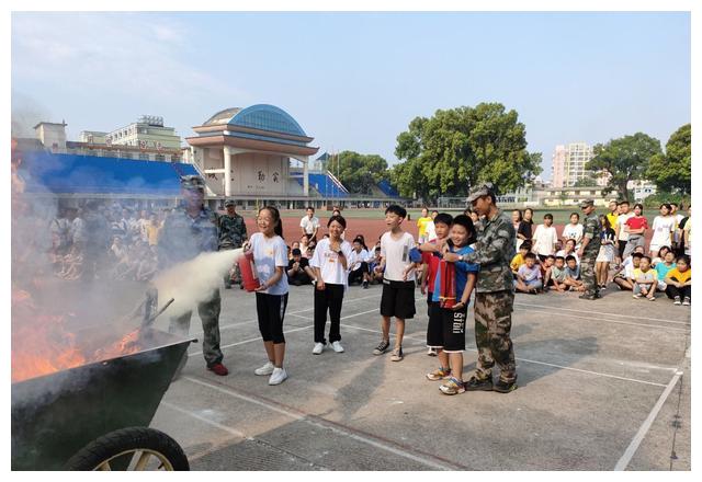 新田云梯学校举行安全应急疏散演练系列活动