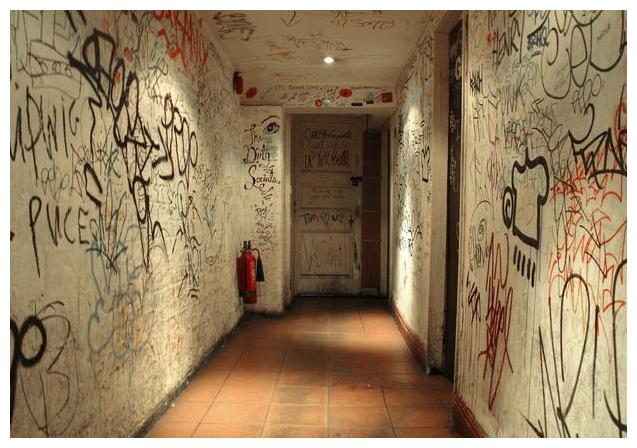 宝宝在墙上乱涂乱画,是有想象力还是太调皮,看看邓超咋说的