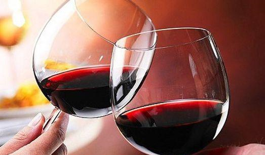 喝红酒时，你知道摇晃酒杯的真正含义吗？不懂别乱摇，会闹笑话的休闲区蓝鸢梦想 - Www.slyday.coM