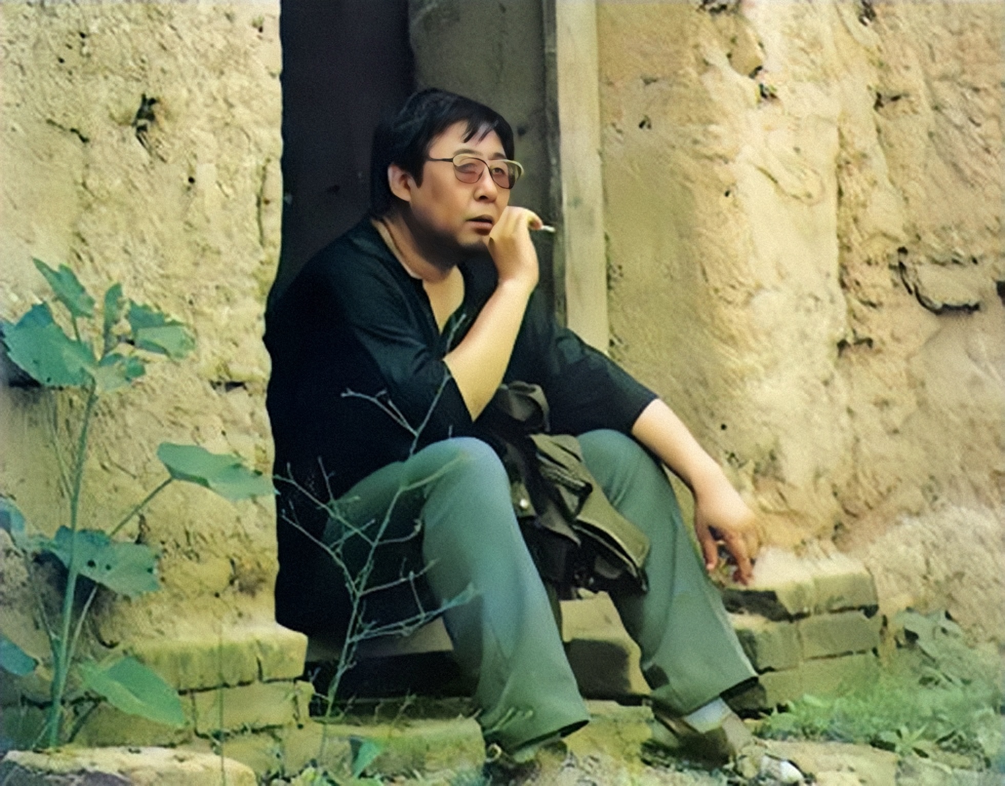 平凡的世界2快要完稿时一口鲜血从路遥口中喷出他病倒了