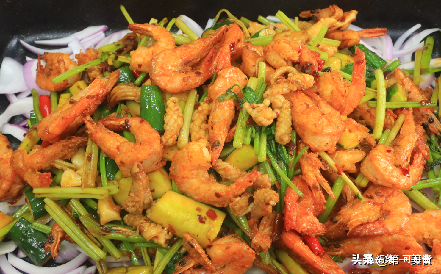 鱿鱼大虾一大锅,想想就流口水的干锅鱿鱼虾,这做法很家常