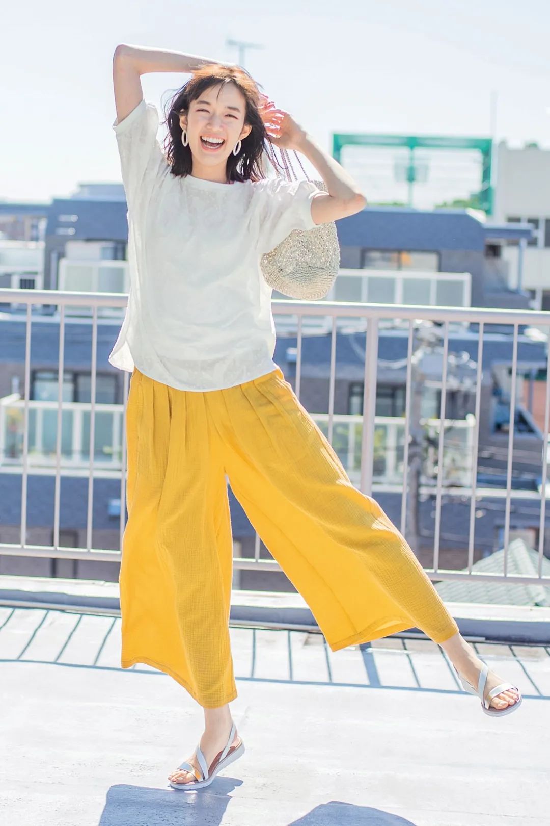 佐藤栞里的日系穿搭倾情演绎夏日实用主义好看又清新的典范