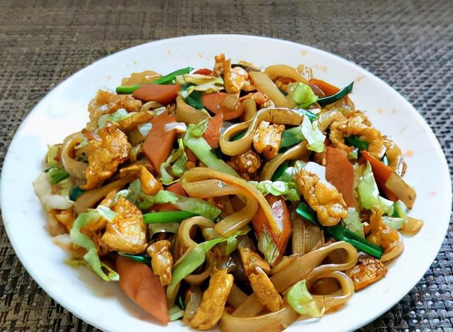 包菜鸡蛋炒河粉