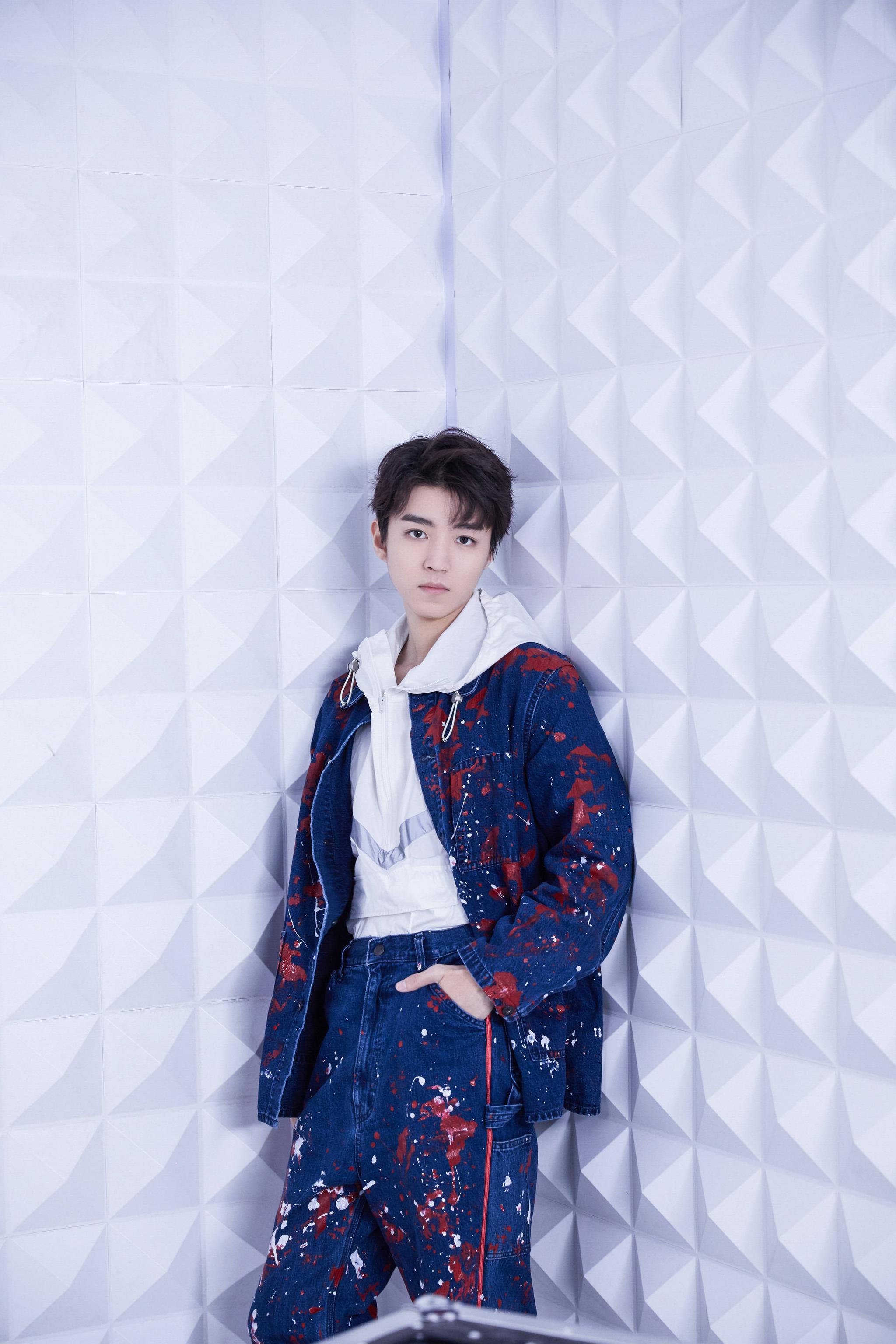 王俊凯原创rap词唱出态度，坚定路途少年无畏。