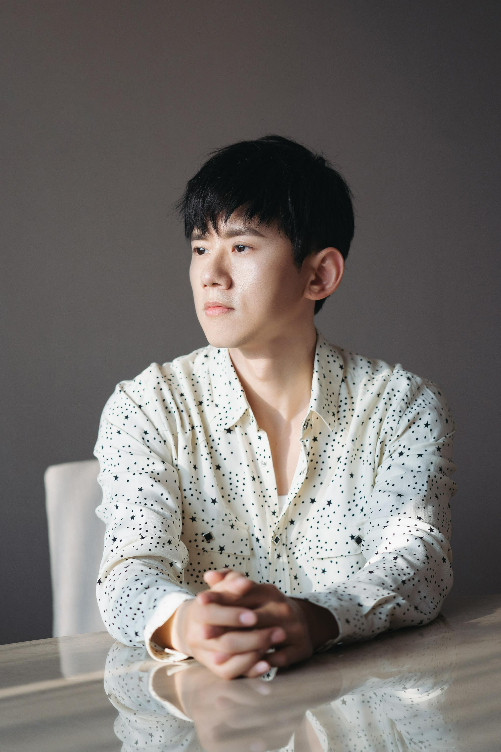 近期张杰的专辑事业十分忙碌,就在昨天还发文透露自己的专辑制作情况