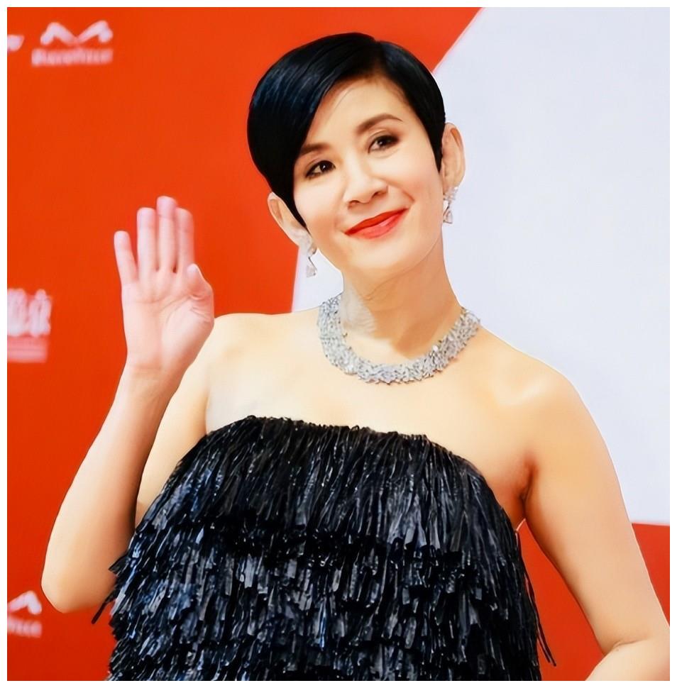 7月最土的三大红毯!鸡毛装、披床单、野猪造型,土得我笑出猪叫休闲区蓝鸢梦想 - Www.slyday.coM 7月最土的三大红毯!鸡毛装、披床单、野猪造型,土得我笑出猪叫休闲区蓝鸢梦想 - Www.slyday.coM