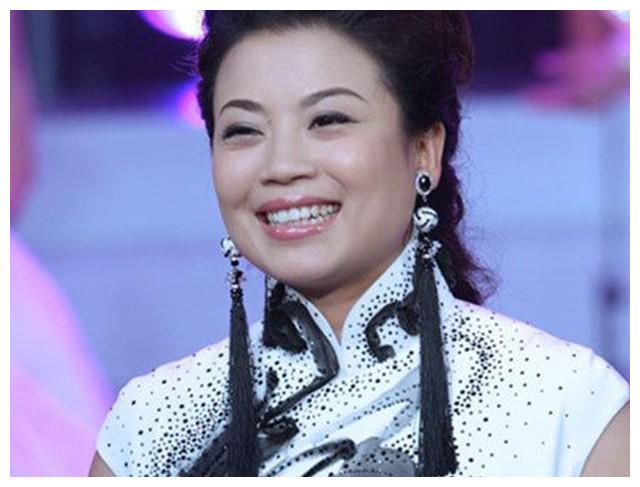 少年宫训练.的考试,小张也很顺利就通过了.