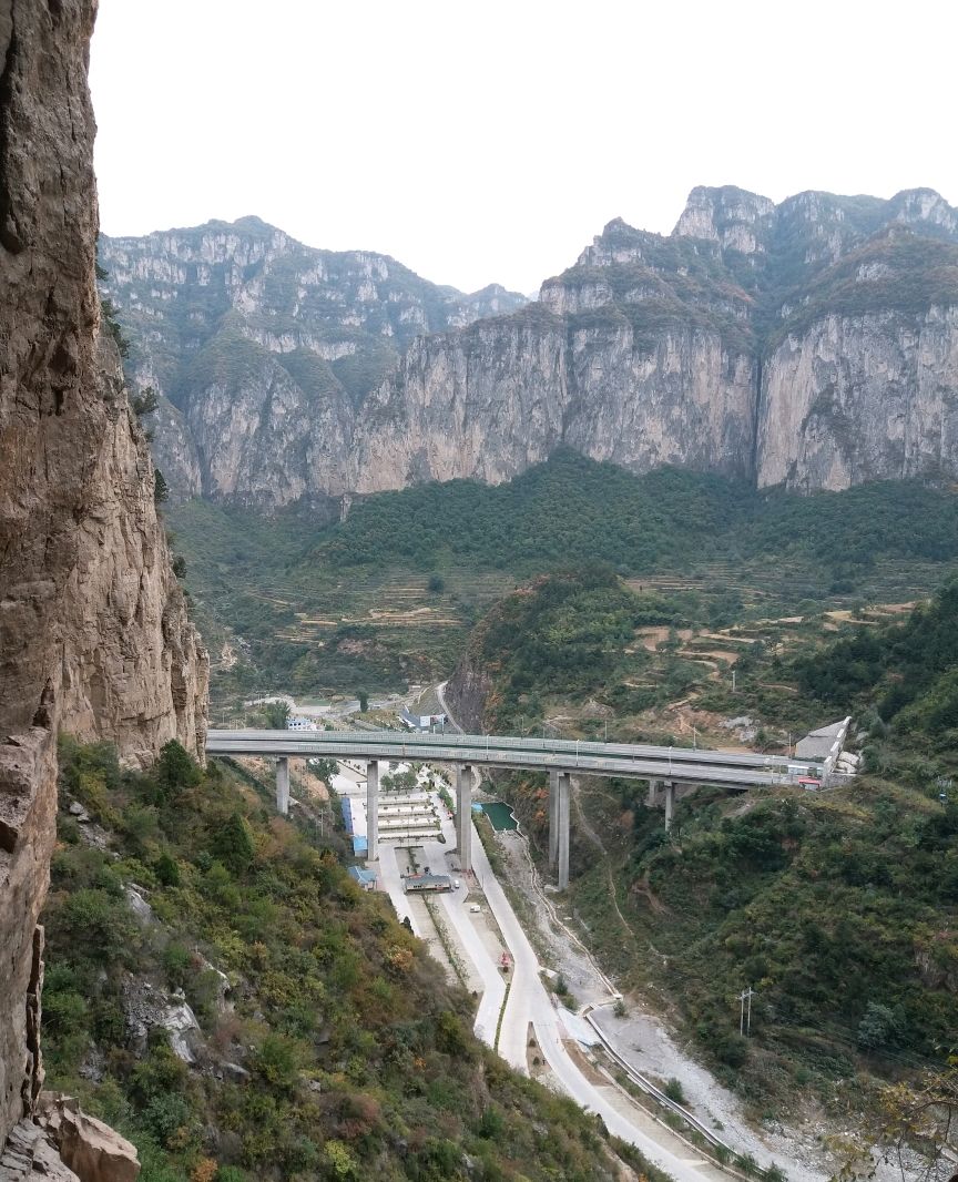 井底挂壁公路虹霓大峡谷虹梯关山西好风光