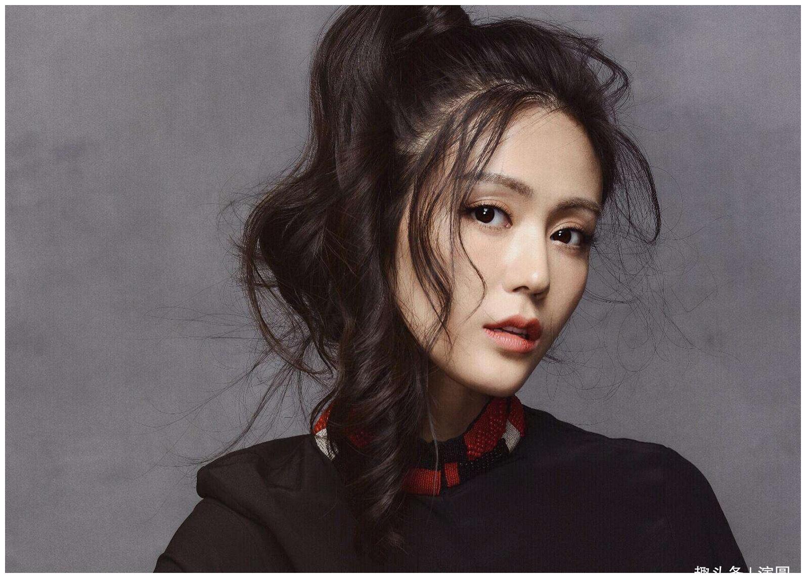 她是很多人的泪痣女神,出道多年不红,今32岁凭《海棠红》走红