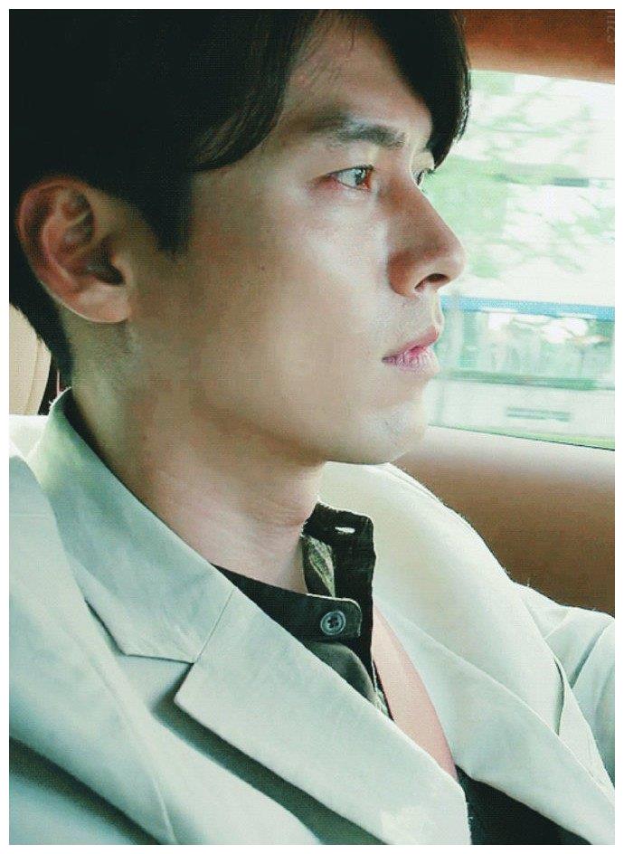 玄彬侧颜杀帅照玄彬高挺鼻梁微翘睫毛百想台下是禁欲商界菁英