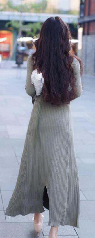 微胖女生穿搭的小心机，连衣长裙简约又干练，真是尤物女神休闲区蓝鸢梦想 - Www.slyday.coM