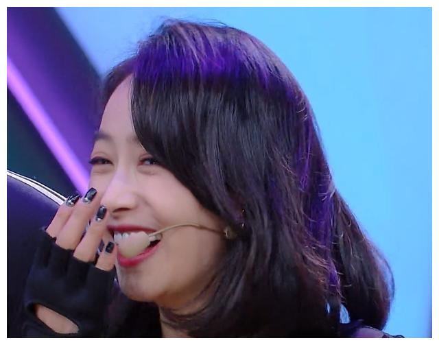 宋茜蜗牛式退场,看到任嘉伦的退场方式,笑出鼻涕泡