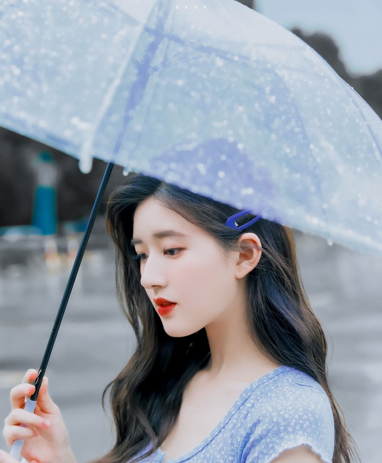 赵露思一袭蓝衣惊艳绝伦,网友:这还是记忆中的那个陈芊芊吗