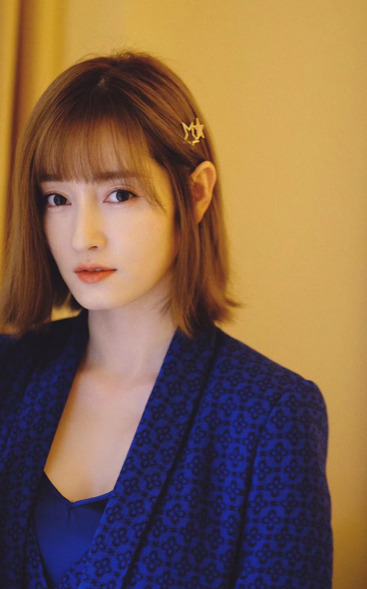 图一是女神徐小飒,独特的魅力,女人味十足!