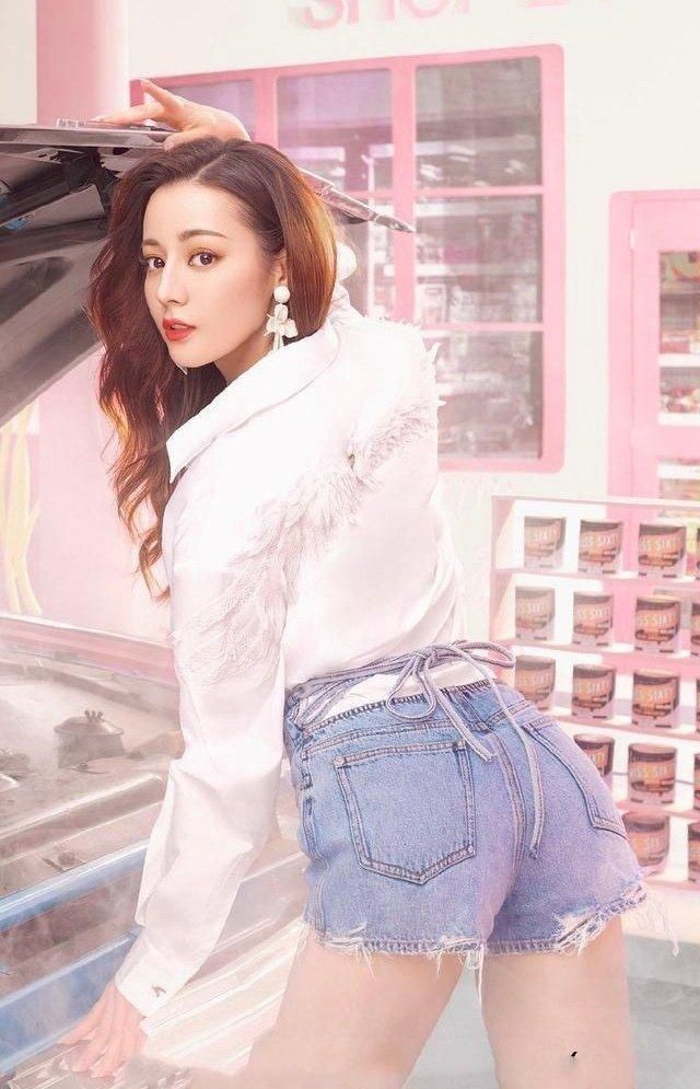 迪丽热巴的极品蜜桃臀,女人羡慕,男人颤抖_高清图集_新浪网