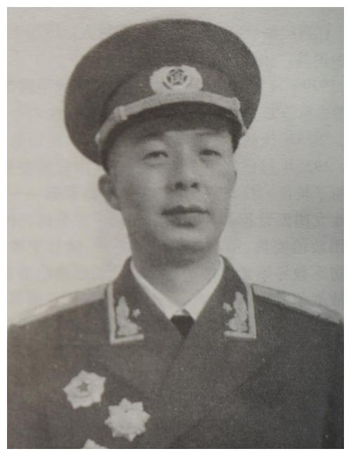 175位开国中将中，这五位都有资格评上将，没评上太可惜了|上将|兵团|中将_新浪新闻