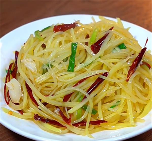 炒土豆丝好不好吃关键在于加醋的时间这步做对随便炒都好吃