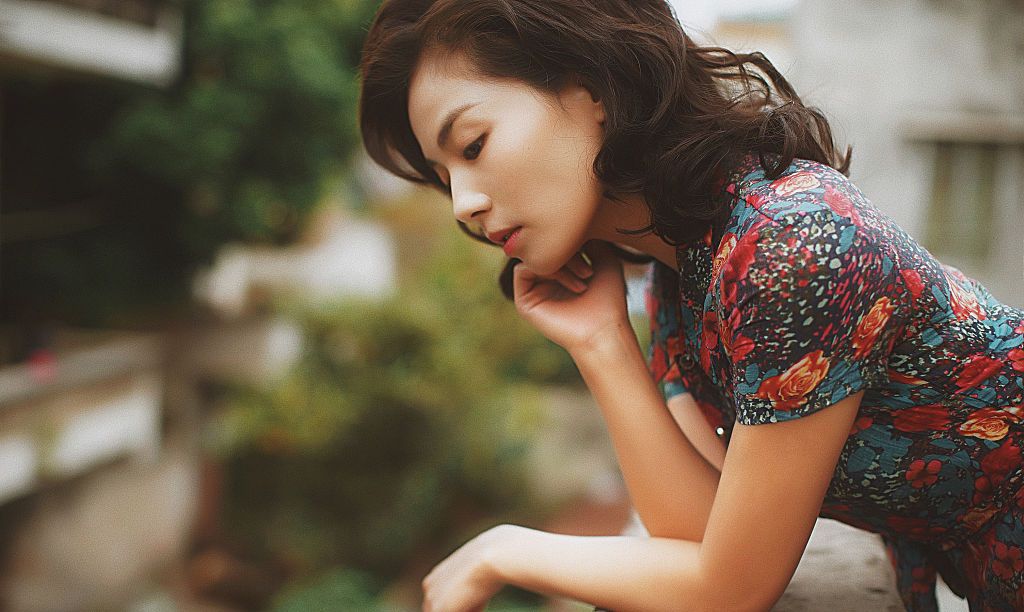 刘涛穿复古旗袍留卷发拍港风大片惊艳了属于那个年代的温柔