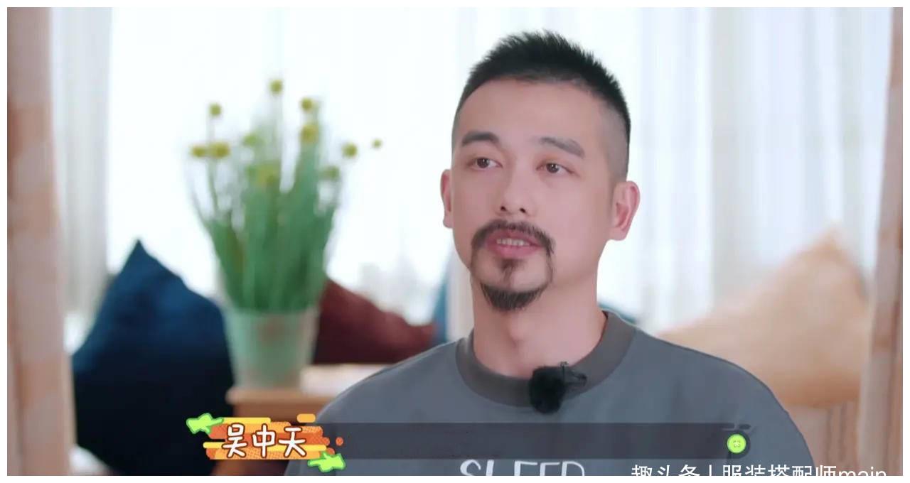 杨子姗嫁大5岁老公被宠成公主,今穿t恤工装裤,配脏辫酷帅甜美|吴中天