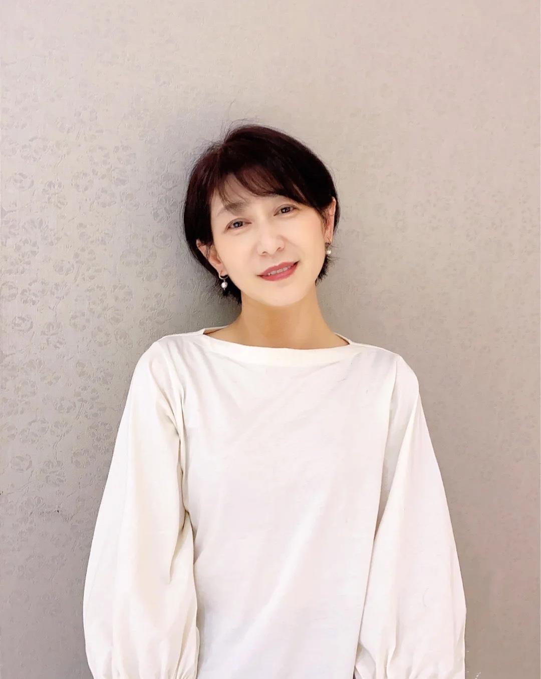 2/ 501,减龄初恋头,齐刘海搭配黑长直,一看就是非常减龄的发型,有一种