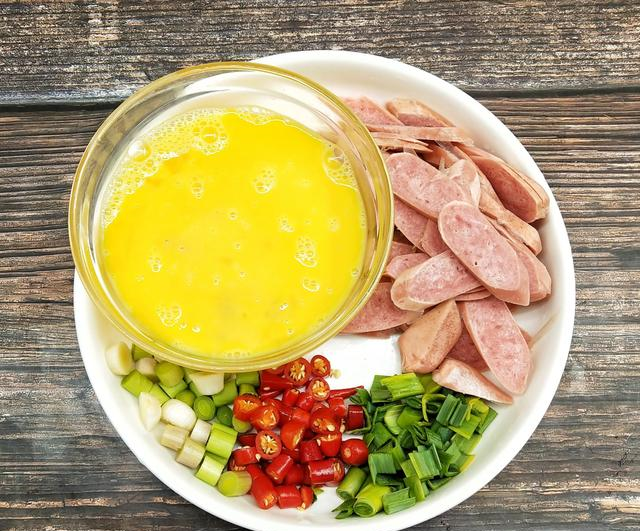 3枚鸡蛋5根肠,做五分钟就能端上桌的快手下饭菜,还不加一粒盐休闲区蓝鸢梦想 - Www.slyday.coM 3枚鸡蛋5根肠,做五分钟就能端上桌的快手下饭菜,还不加一粒盐休闲区蓝鸢梦想 - Www.slyday.coM