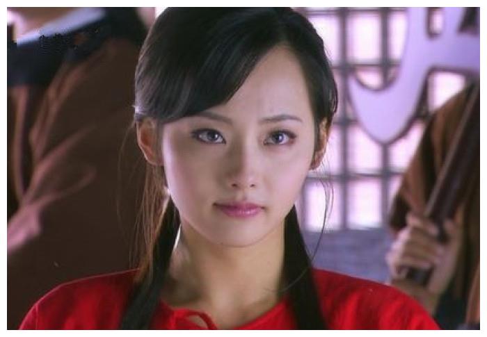 特别是在《天师钟馗》里演的林小蝶,更是迷倒众生,没有任何装饰也能