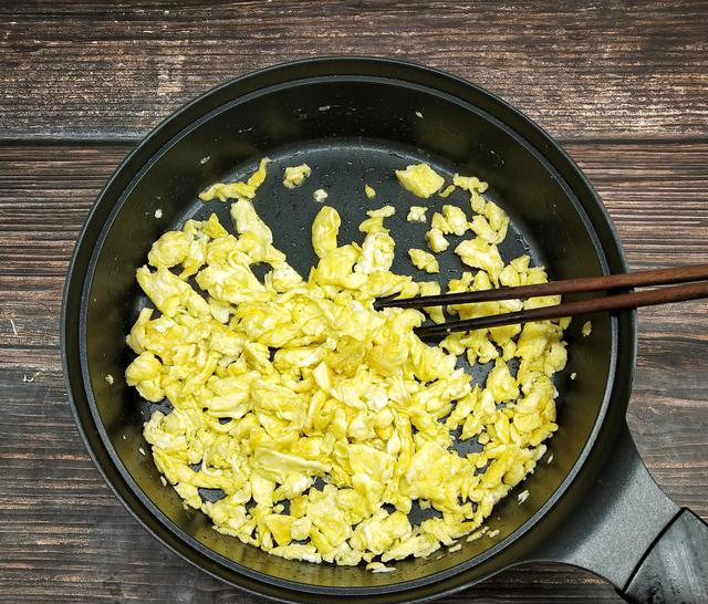 3枚鸡蛋5根肠,做五分钟就能端上桌的快手下饭菜,还不加一粒盐休闲区蓝鸢梦想 - Www.slyday.coM 3枚鸡蛋5根肠,做五分钟就能端上桌的快手下饭菜,还不加一粒盐休闲区蓝鸢梦想 - Www.slyday.coM