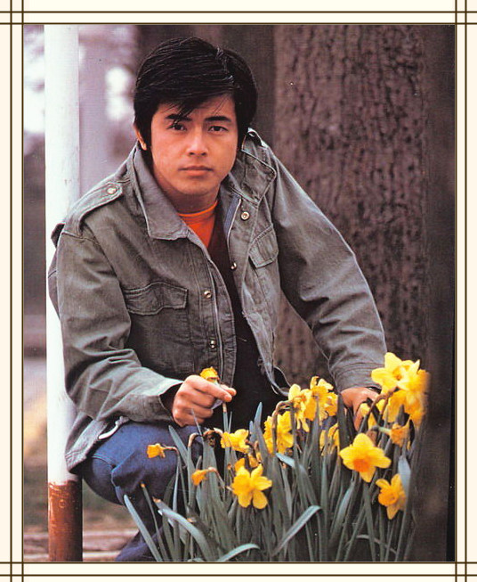 从摇滚小青年到居家型男三浦友和年轻时好潮极简风引领时尚