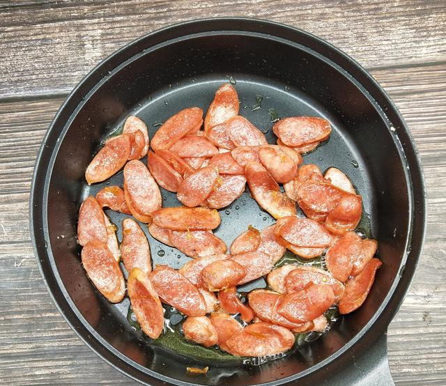 3枚鸡蛋5根肠,做五分钟就能端上桌的快手下饭菜,还不加一粒盐休闲区蓝鸢梦想 - Www.slyday.coM 3枚鸡蛋5根肠,做五分钟就能端上桌的快手下饭菜,还不加一粒盐休闲区蓝鸢梦想 - Www.slyday.coM