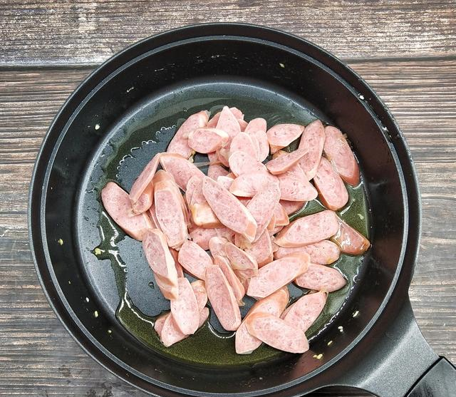 3枚鸡蛋5根肠,做五分钟就能端上桌的快手下饭菜,还不加一粒盐休闲区蓝鸢梦想 - Www.slyday.coM 3枚鸡蛋5根肠,做五分钟就能端上桌的快手下饭菜,还不加一粒盐休闲区蓝鸢梦想 - Www.slyday.coM