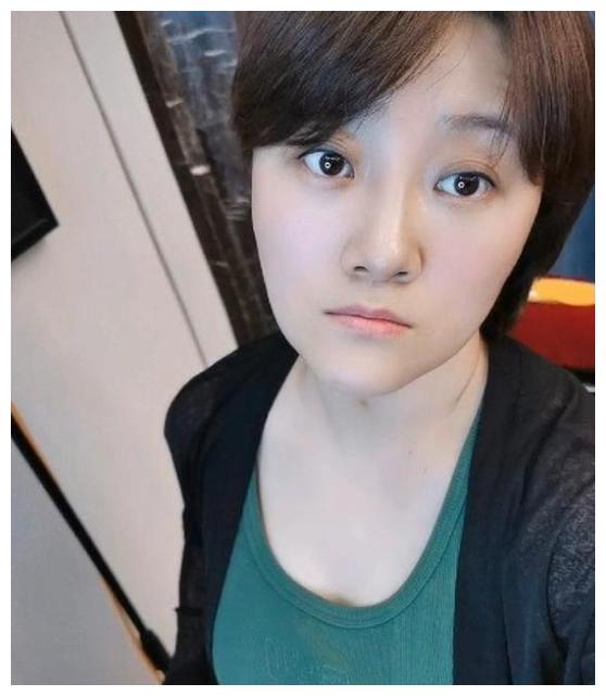 赵本山徒弟王云晒近况,私下开百万豪车,老公是《乡