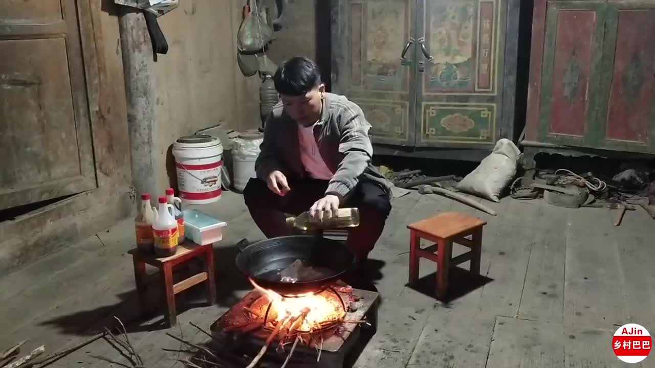 在农村这样吃饭,真是贫穷限制我的想象,城里人都羡慕了,超过瘾