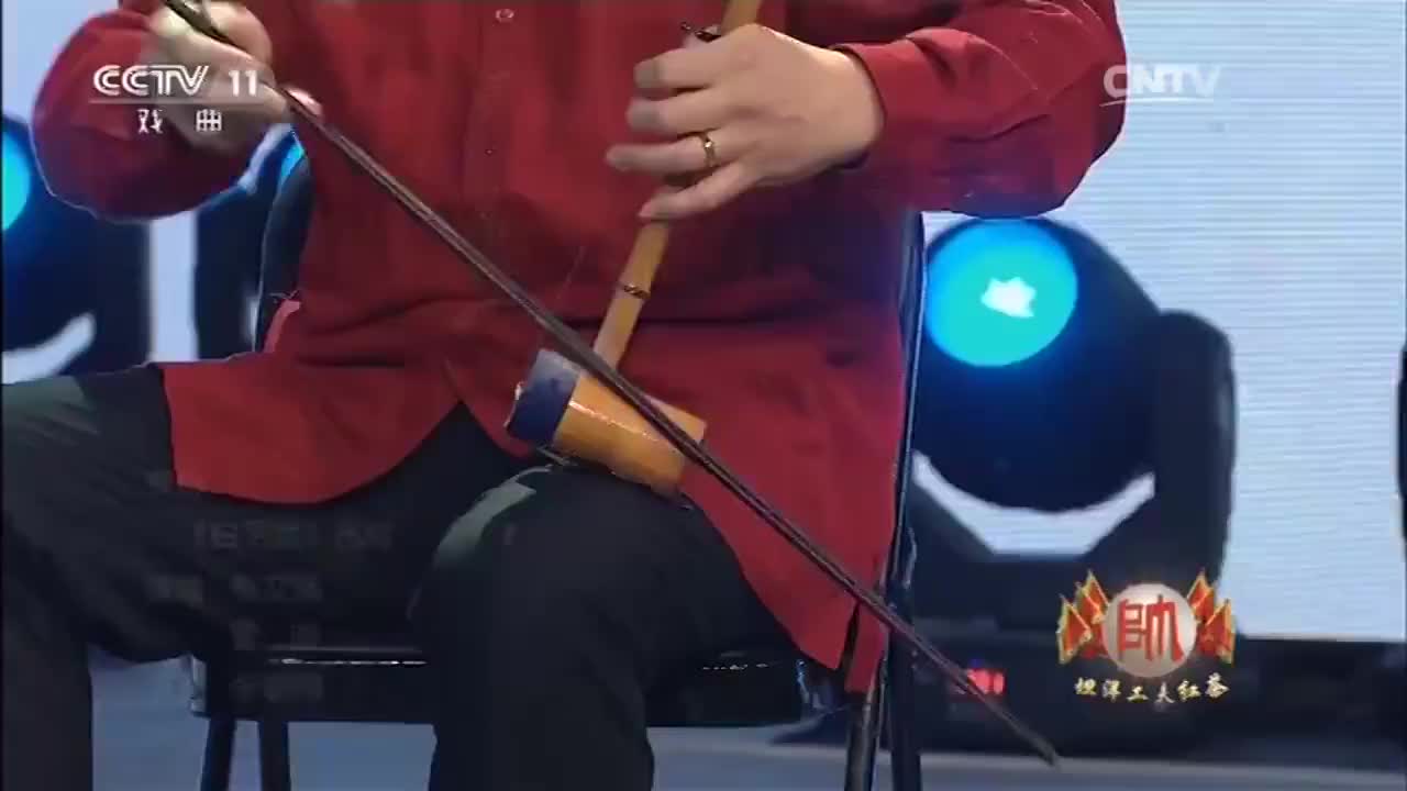 这是当年芭蕾舞剧《白毛女》男一号大春哥,在跳独舞_手机新浪网