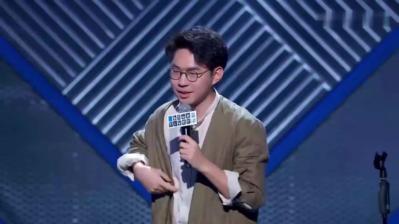 《脱口秀大会3》house:我女朋友喜欢喝酒,每次约会感觉像陪客户