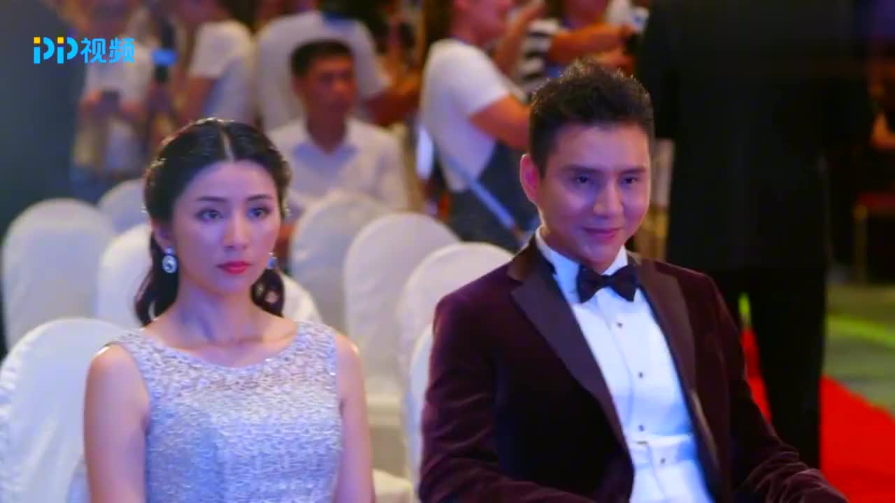 都敏俊出现在颁奖典礼,和千颂伊相拥而吻,不料结果却是这样