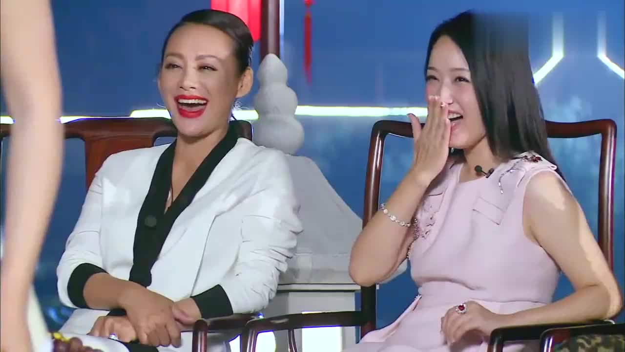 谢娜神模仿朱茵走秀,表情简直一模一样,紫霞仙子看完想动手