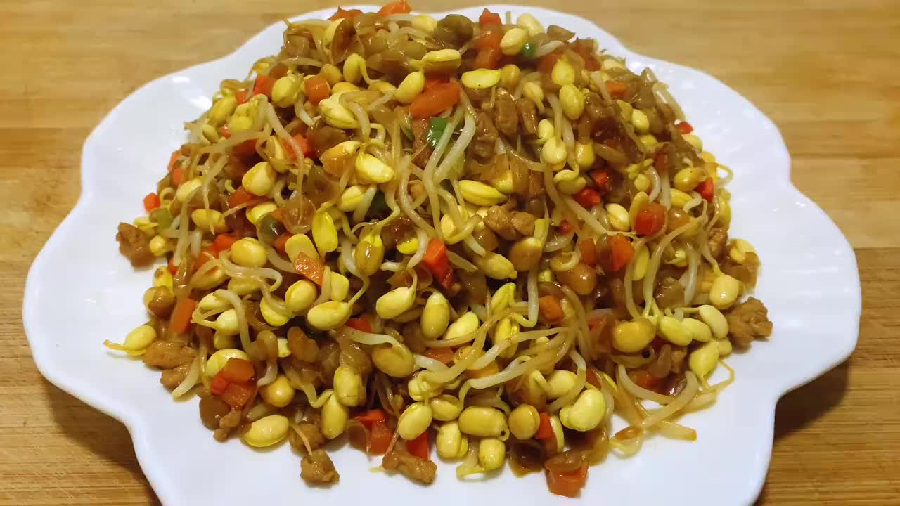 黄豆芽炒肉,最忌直接下锅炒,教你饭店里的做法,鲜香味美又下饭