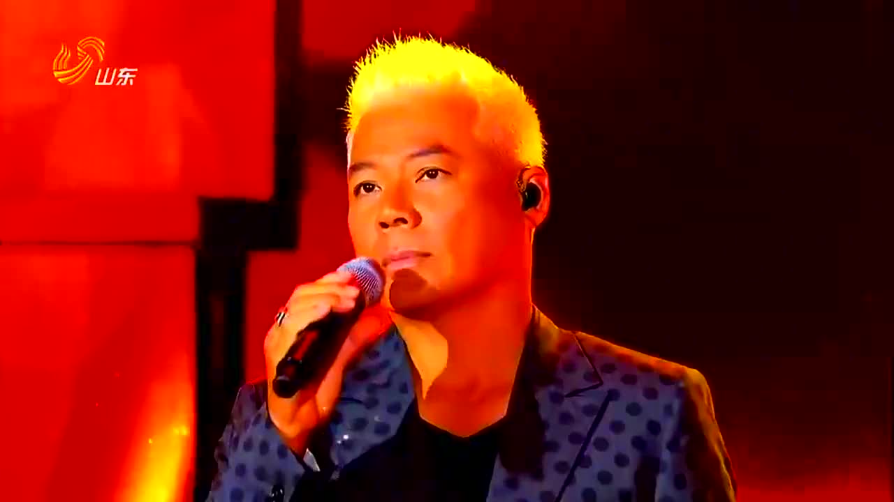 超强音浪:黄国伦演唱《我愿意》,一开口,遍引来欢呼声