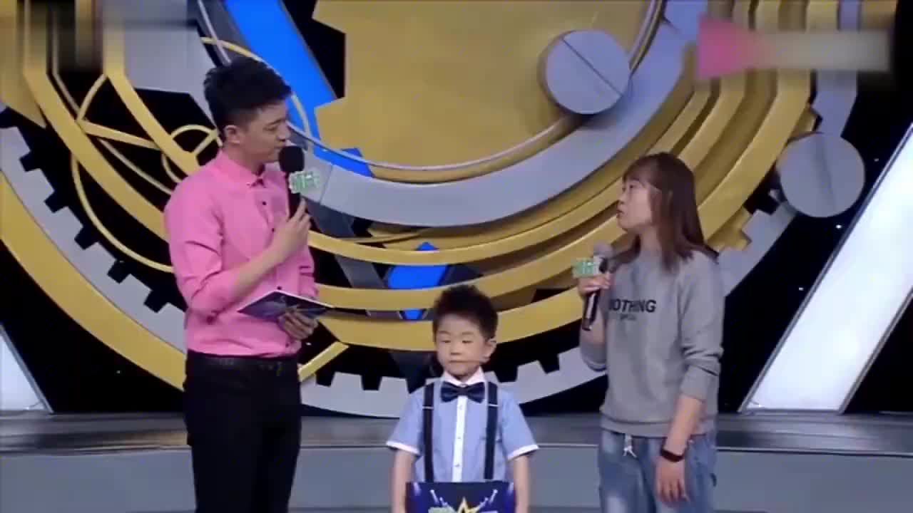 张峻豪带家人上台集锦,姐姐罕见亮相颜值超高,豪爸羞得不敢讲话